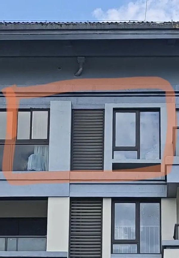 天织股票配资 7岁男孩补课期间不幸从14楼坠亡，母亲痛哭：我42岁时冒着风险生的，警方已介入