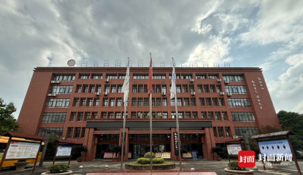 旺润配资 四川岳池一民办学校被曝长期拖欠工资？学校回应